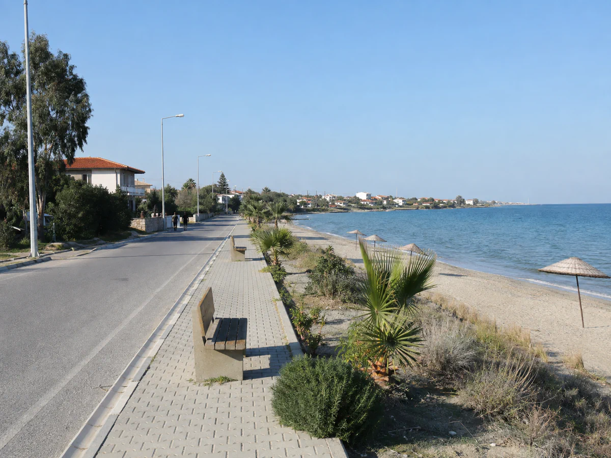 Doğanbey kıyı şeridi ve sahil yolu