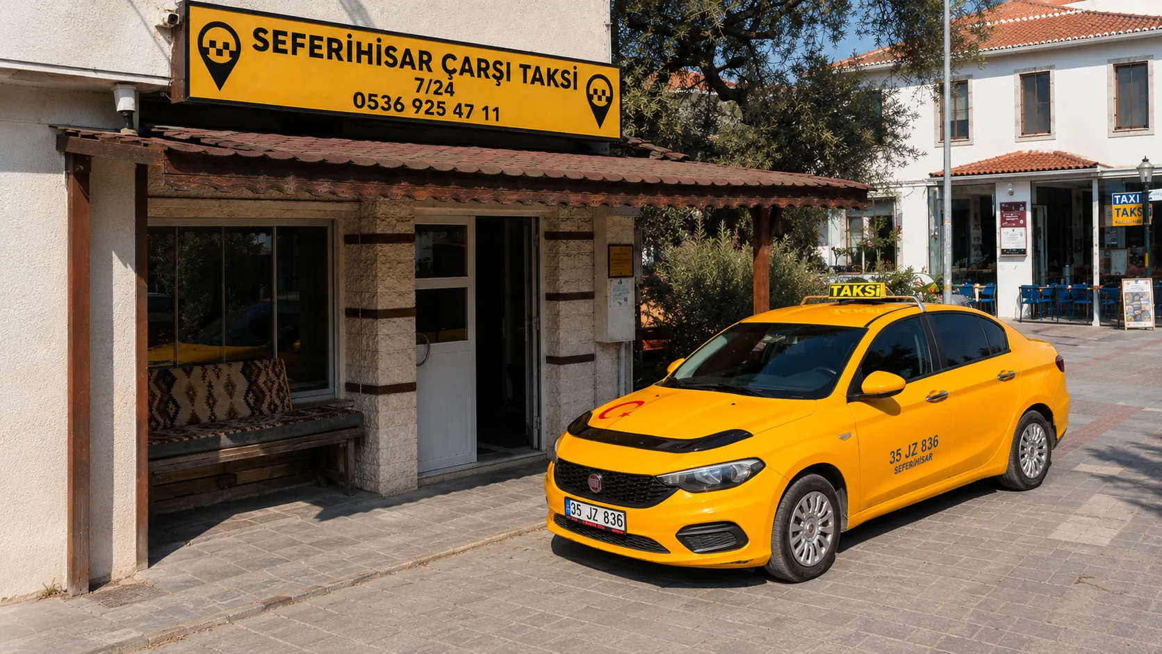 Durak önünde bekleyen taksi ve cephe
