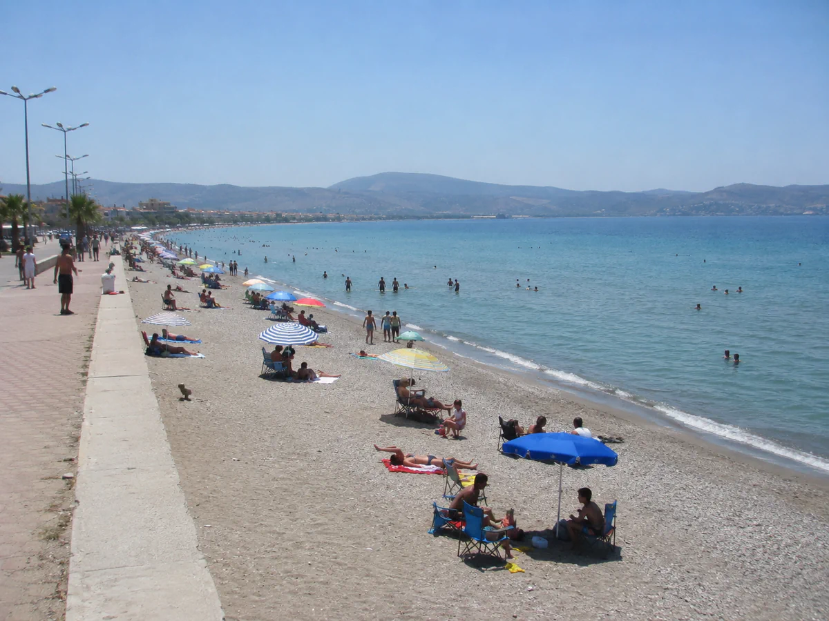 Ürkmez sahili ve plajı, yaz günü